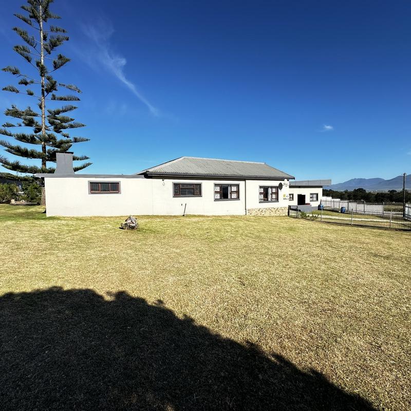 To Let 6 Bedroom Property for Rent in Glentana Western Cape